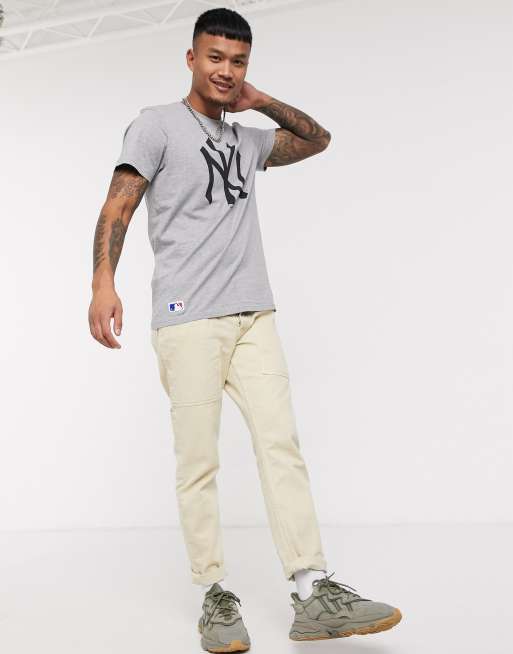 New Era MLB New York Yankees logo t-shirt in black exclusive as ASOS