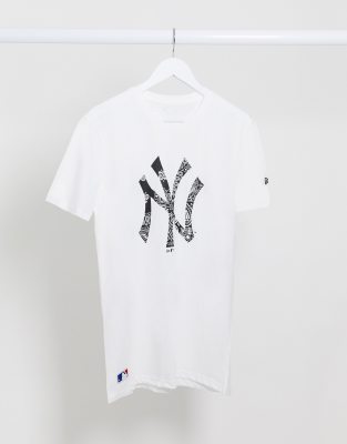 white yankees shirt