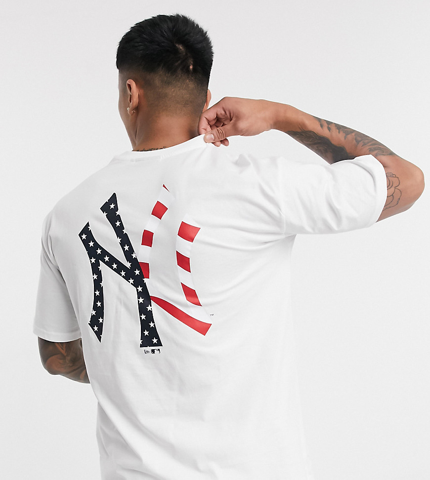 New Era – MLB New York Yankees – Vit t-shirt med mönstrad logga – Endast hos ASOS