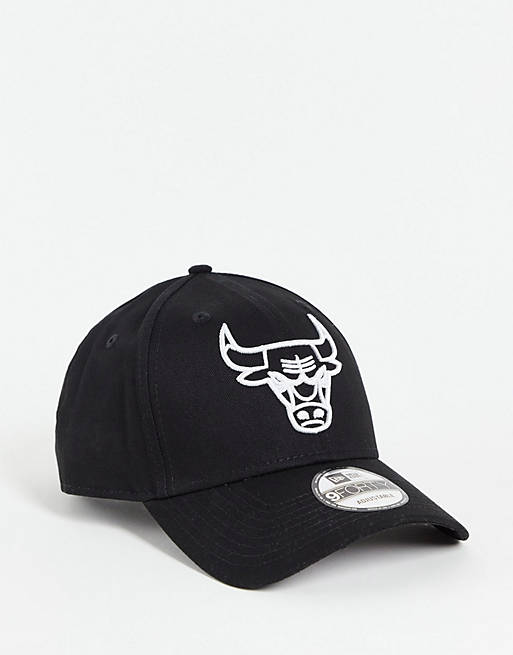 Men Caps & Hats/New Era NBA 9Forty Chicago Bulls adjustable cap in black 