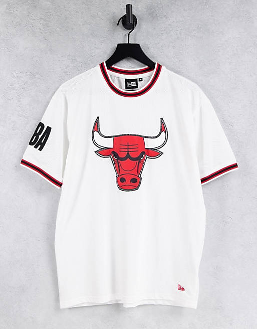 white chicago bulls t shirt