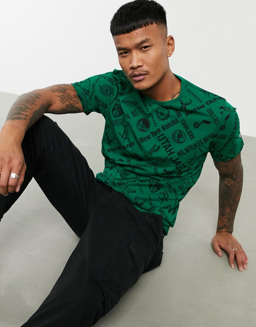 New Era – NBA – Grön helmönstrad t-shirt-Gul