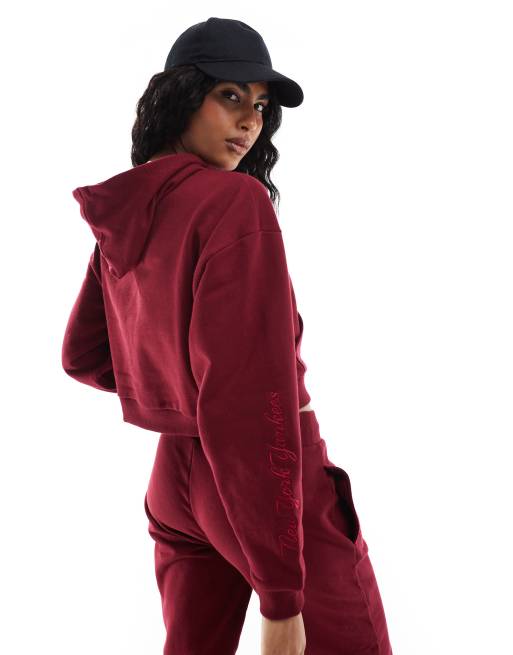 New Era – New York MLB – Kurz geschnittener Kapuzenpullover in Beerenrot mit Logo, Kombiteil