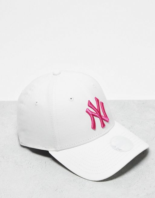 New Era – New York Yankees 9Forty – Kappe in Weiß mit rosafarbenem Logo