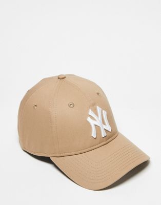 New Era 9twenty NY Yankees cap in beige