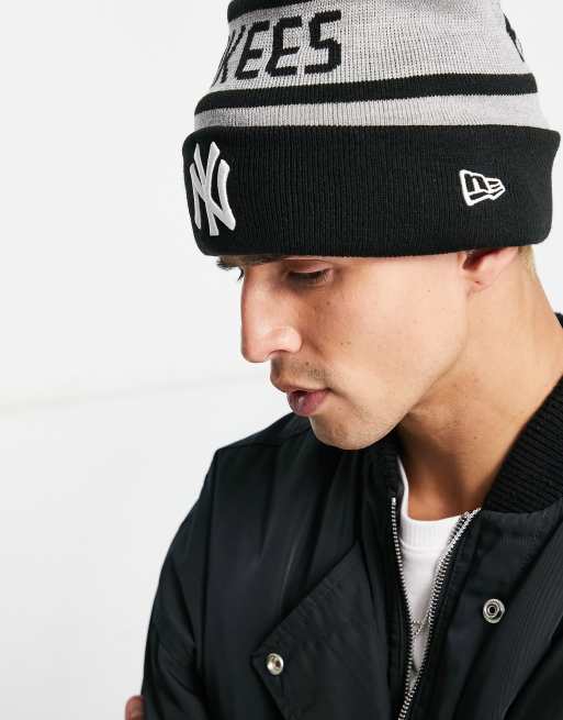 New Era New York Yankees bobble beanie in black and grey , 4 of 4