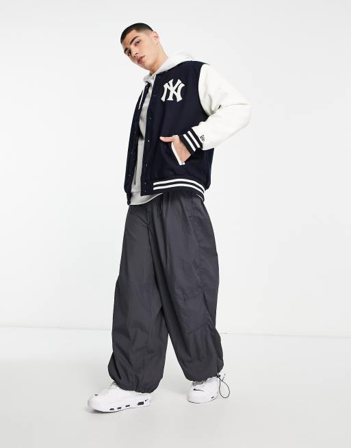 New Era – New York Yankees – Granatowa kurtka w uczelnianym stylu, 4 z 4