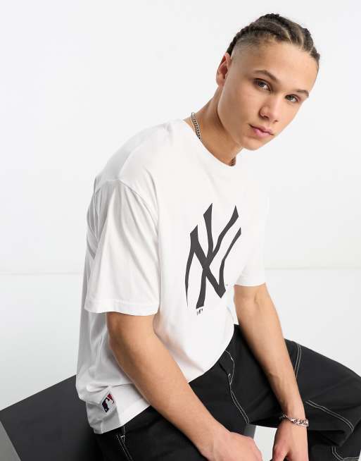 New Era New York Yankees oversize t shirt in white