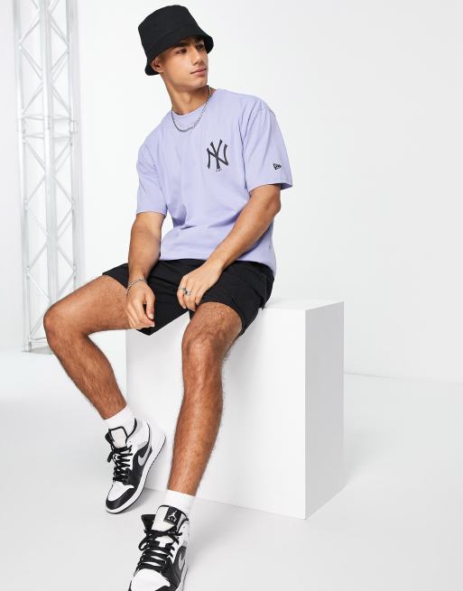 New Era New York Yankees oversized t-shirt in black, ASOS