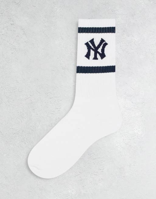 New Era New York Yankees premium socks in white | ASOS