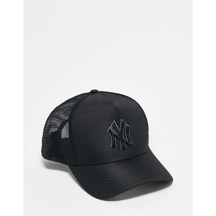 Yankees black 2024 trucker hat