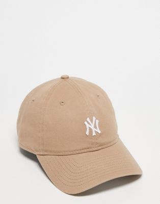New Era 9twenty New York Yankees washed mini logo cap in beige