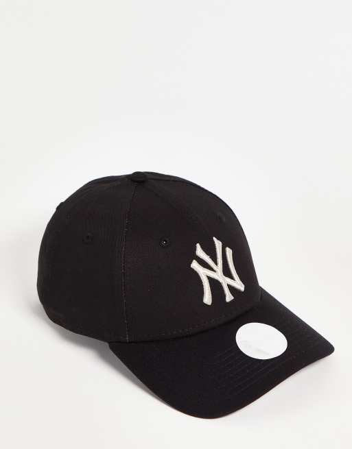 New Era – NY 9forty – Czarna czapka z daszkiem ze srebrnym metalicznym logo