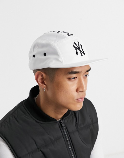 New Era MLB NY Camper adjustable cap in white