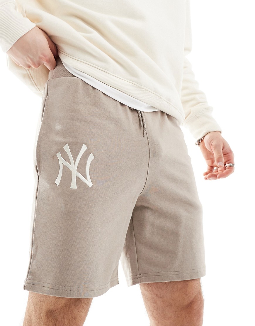 New Era NY logo shorts in stone-Neutral