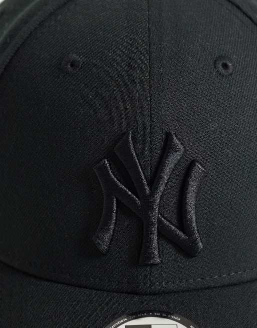 New Era NY Yankees 39thirty downflap cap with camo print fleece in black, 3 of 3