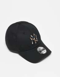 New Era NY Yankees 9forty animal print logo cap in black