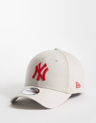 New Era - NY Yankees 9forty - Basic-Kappe in Beige/Rot-Bunt