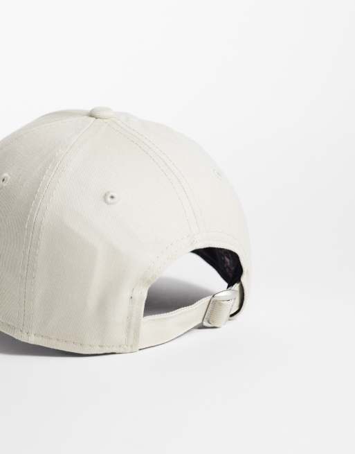 New Era - NY Yankees 9forty - Cappellino da donna beige con logo, 3 di 3