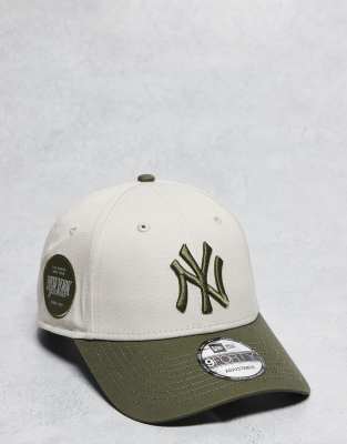 New Era - NY Yankees 9forty - Casquette à visière contrastante - Beige et kaki | ASOS