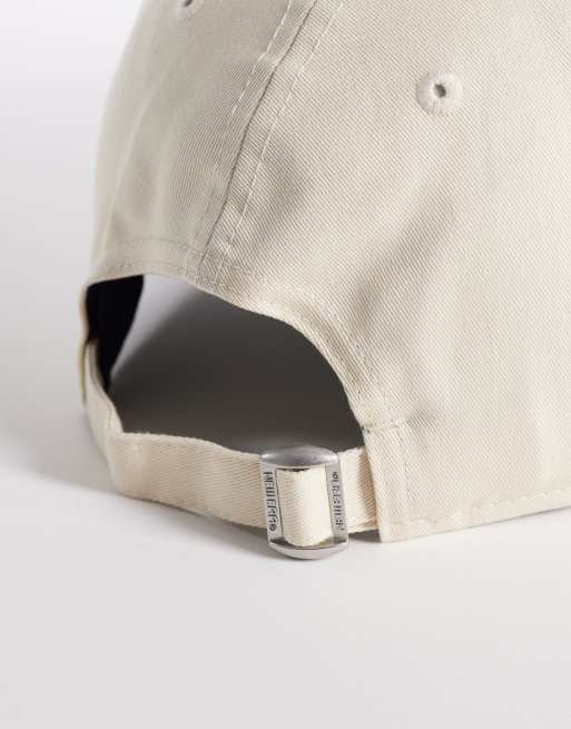 New Era NY Yankees 9forty colourblock cap with contrast peak in cream/navy, 2 of 3