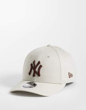 New Era NY Yankees 9forty contrast logo cap in beige/brown