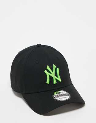 New Era New Era NY Yankees 9forty contrast neon logo cap in black