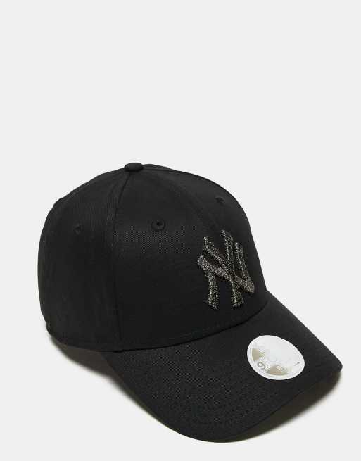 New Era – NY Yankees 9forty – Czarna czapka z daszkiem i metalicznym logo 