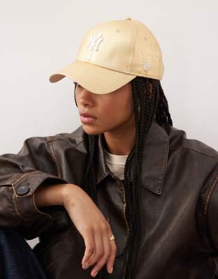 New Era - NY Yankees 9Forty - Damenkappe in Metallic-Gold-Goldfarben