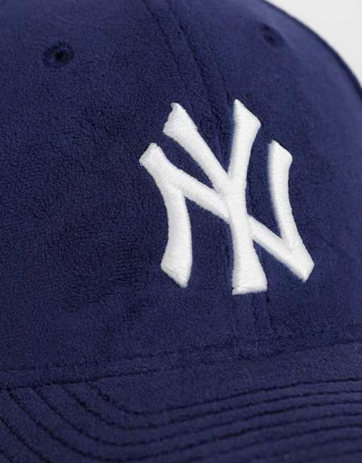 New Era NY Yankees 9forty fleece fabric cap in navy, 2 of 3