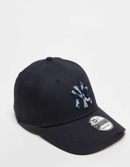 New Era – NY Yankees 9forty – Granatowa czapka z daszkiem i kontrastowym logo ze wzorem moro 