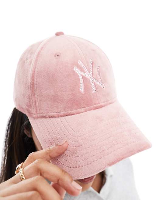 New Era NY Yankees 9Forty Kappe aus Velours in Rosa mit Strasssteinen