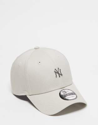 New Era - NY Yankees 9Forty - Kappe in Beige mit Metallic-Logo-Neutral