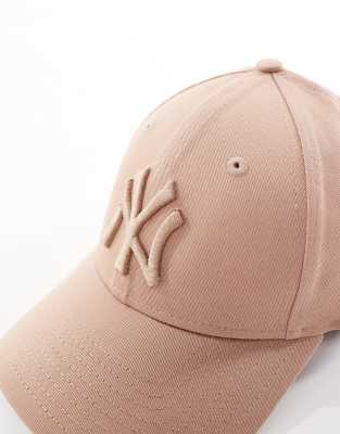 New Era - NY Yankees 9forty - Kappe in Beige-Weiß