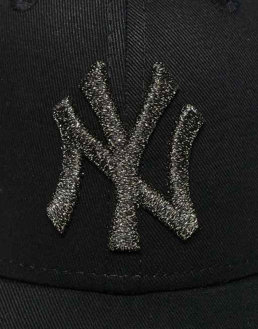 New Era New York Yankees Black On Black 9Fifty Stretch Fit Snapback Cap
