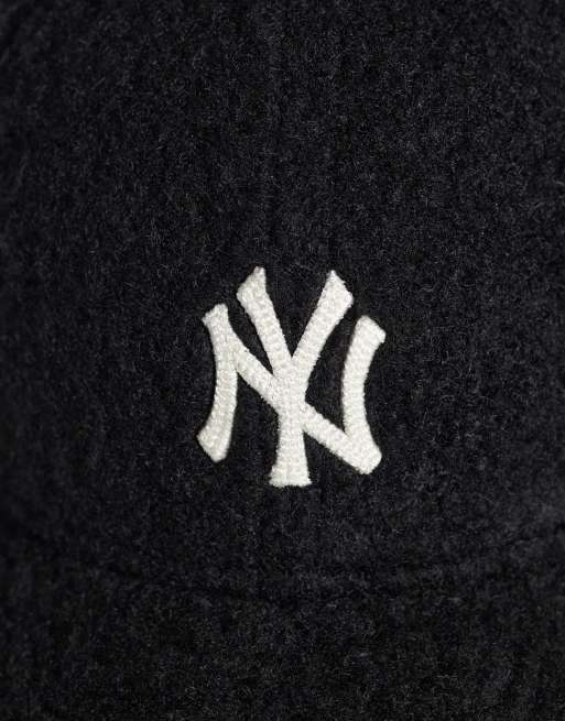 New Era NY Yankees 9forty logo borg pet in zwart, 2 van 3
