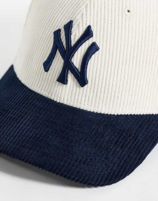 New Era NY Yankees 9forty logo contrast peak cap in neutral/navy, 2 of 3