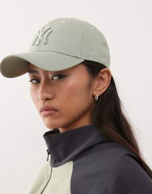 New Era New Era NY Yankees 9forty womens cap in sage green