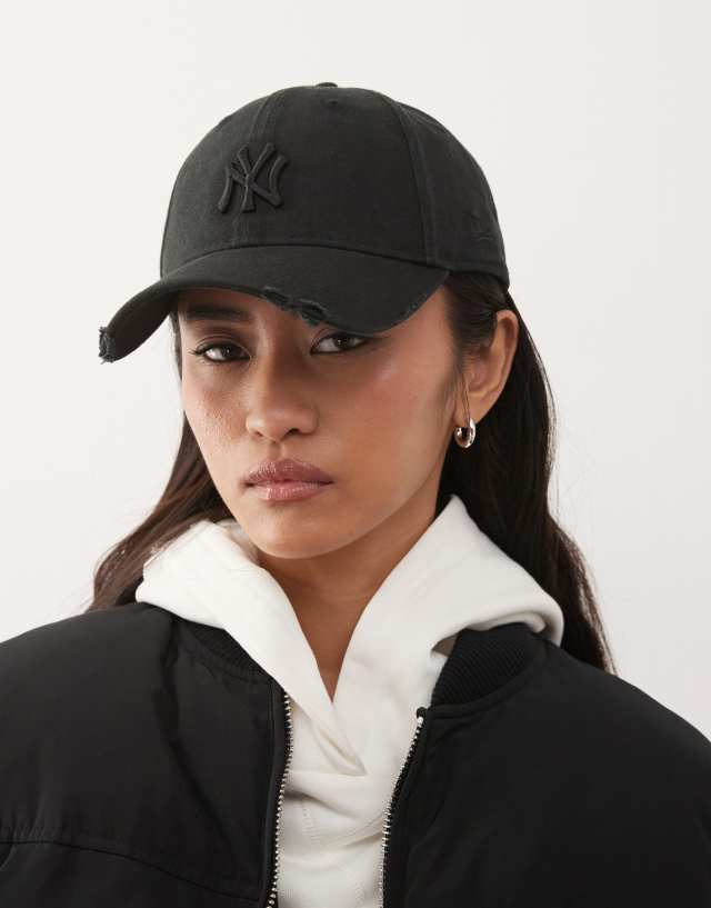 New Era NY Yankees 9forty womens distressed cap in washed black | ASOS