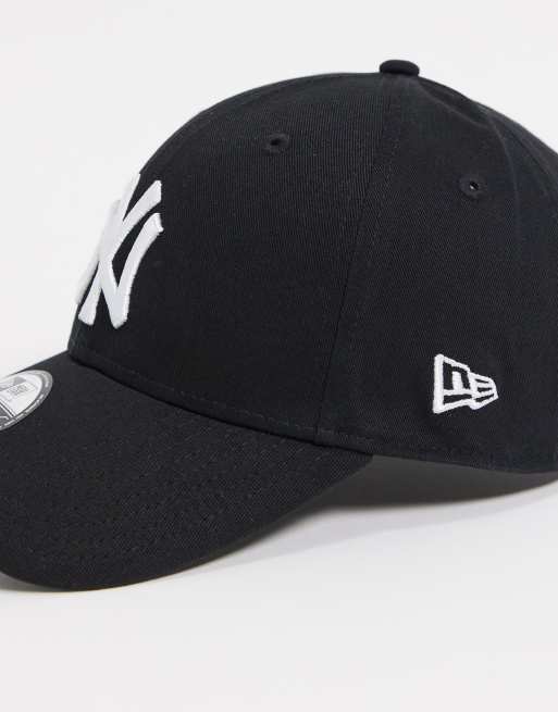 New Era NY Yankees 9fortycap in black, 3 of 4