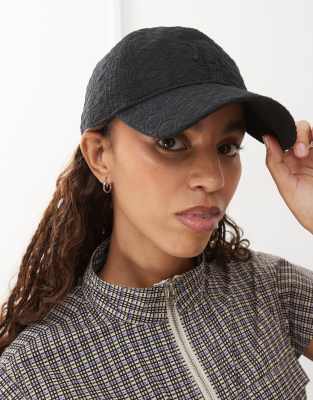 New Era NY Yankees 9twenty broderie cap in black