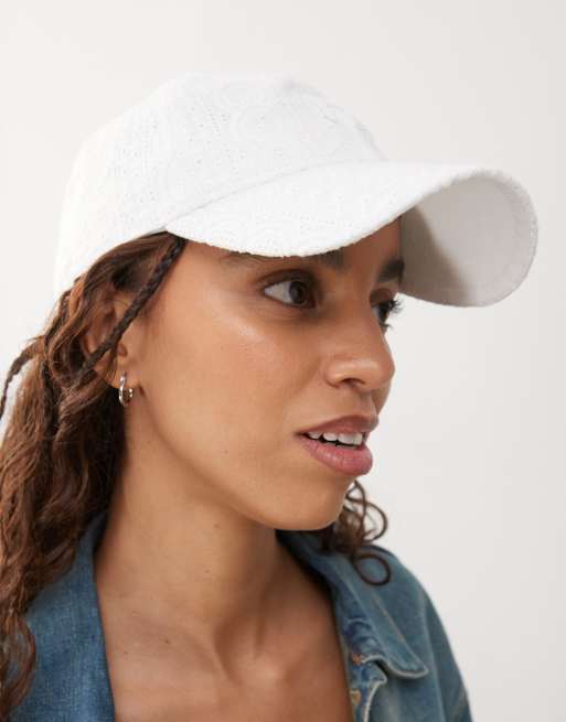 New Era NY Yankees 9twenty broderie cap in white, 3 of 3