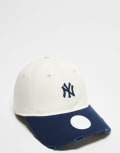 [New Era] New Era NY Yankees 9Twenty cap with contrast navy peak in off white One Size Off white