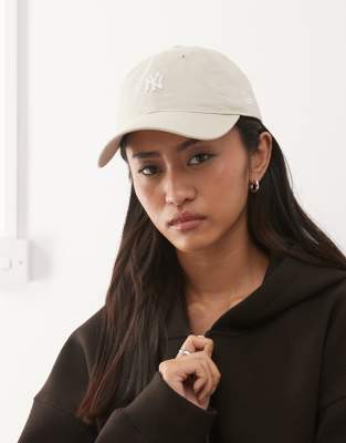 New Era - NY Yankees 9TWENTY - Damen-Kappe in Beige mit kleinem Logo-Neutral