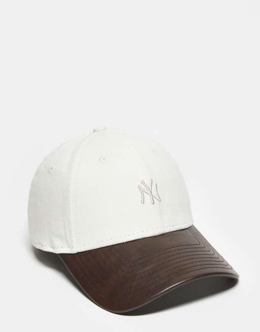 New Era – NY Yankees 9twenty – Kappe in Elfenbeinweiß mit farblich abgesetztem Schirm aus Kunstleder 