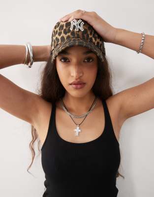 New Era New Era NY Yankees 9twenty outline logo cap in leopard print-Multi