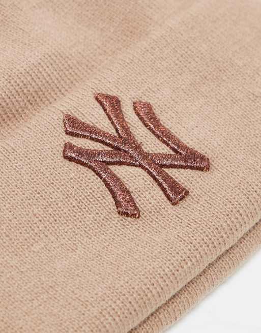 New Era – NY Yankees – Bommelmütze in Beige mit Logo im Metallic-Look, 2 von 3