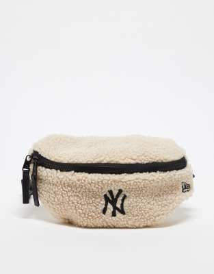 New Era New Era NY Yankees borg mini waist bag in beige-Neutral