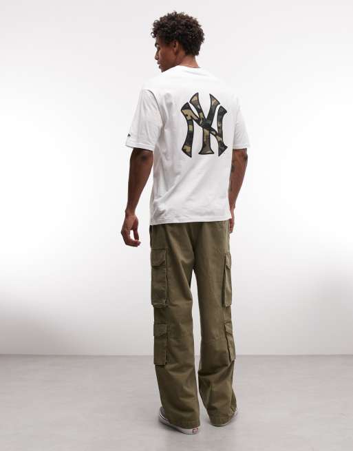 New Era NY Yankees camo infill logo short sleeve oversized t-shirt in white, 2 of 5