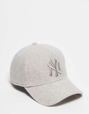 New Era - NY Yankees - Casquette en E en molleton à logo ton sur ton - Taupe-Neutre
